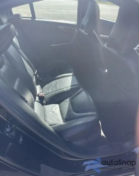 2012 Volvo S60 T5 z USA, uszkodzony, nr VIN YV1622FS2C2116540